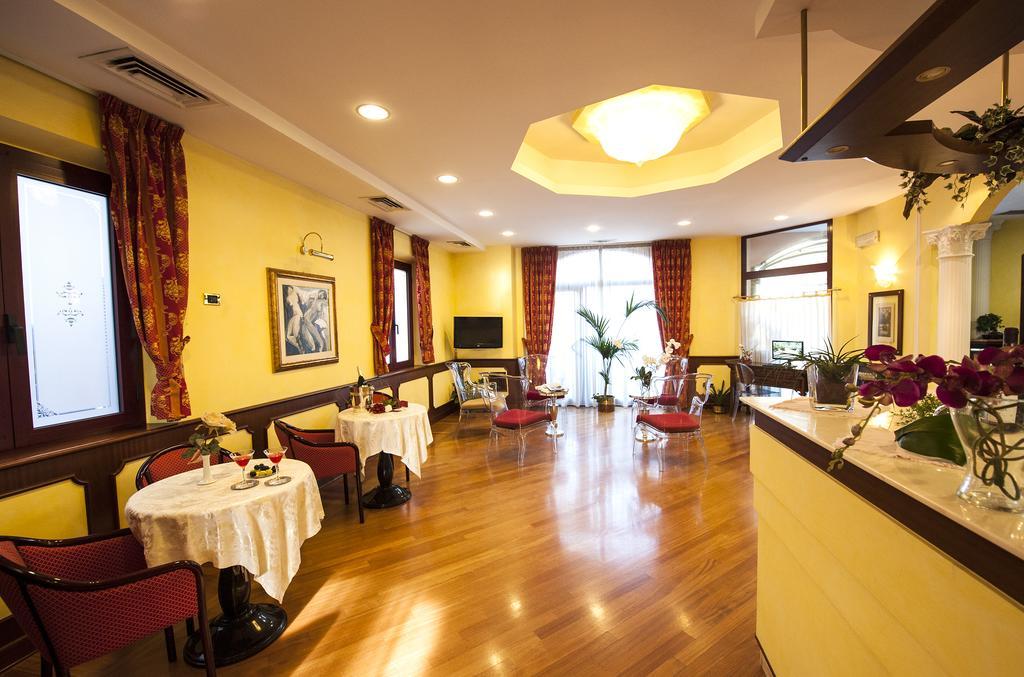 Hotel Regent San Benedetto del Tronto Buitenkant foto