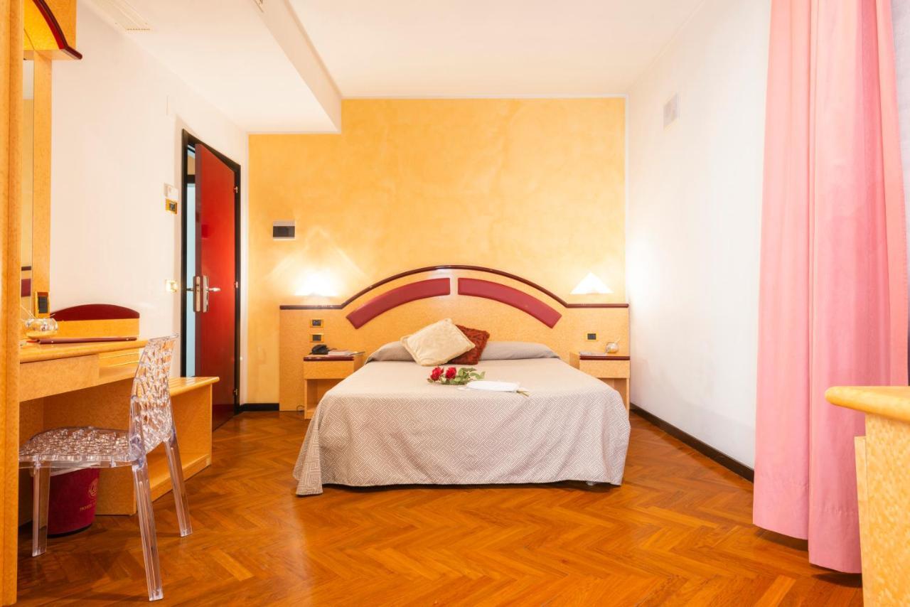 Hotel Regent San Benedetto del Tronto Buitenkant foto